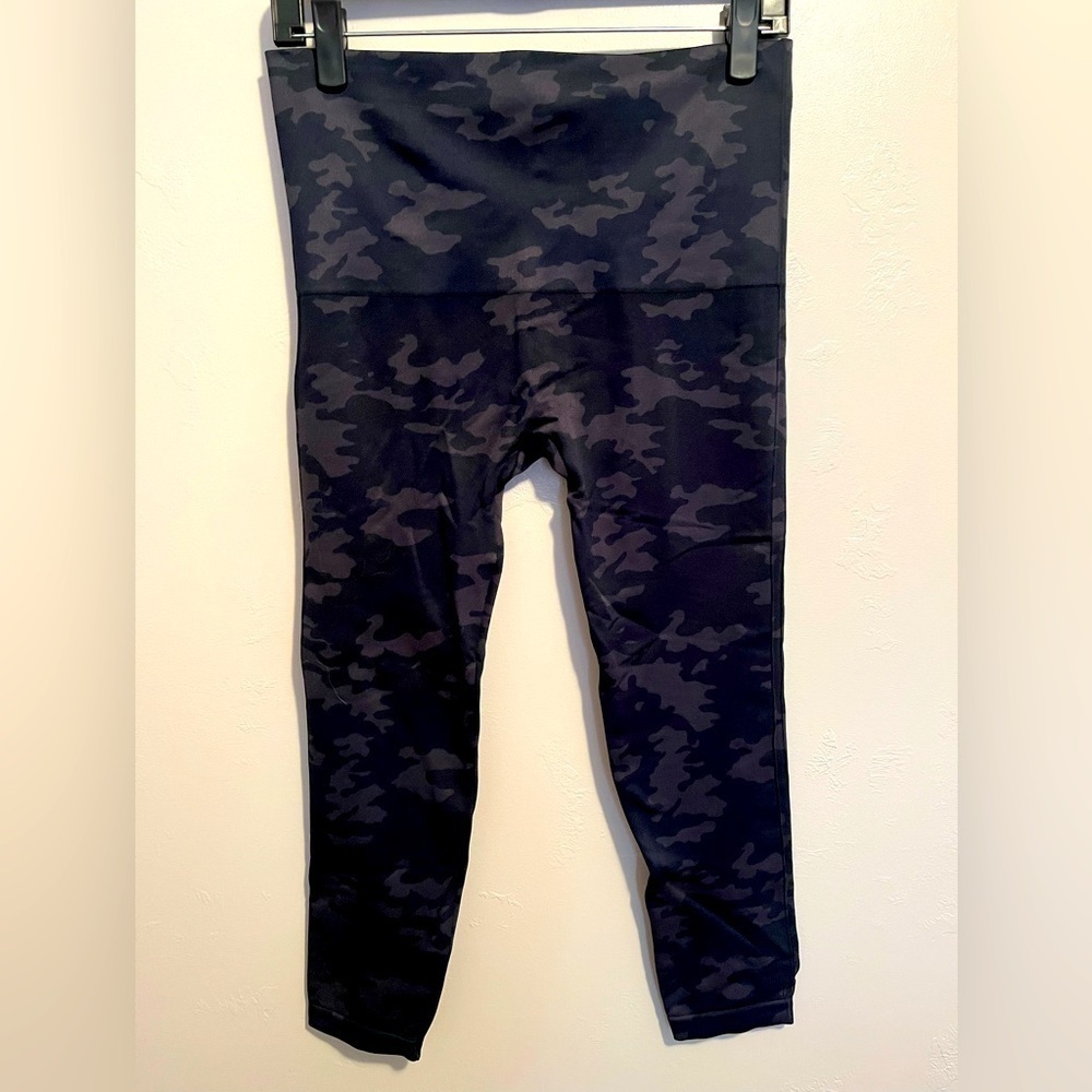 SPANX Look at Me Now Seamless Leggings - Camo - Picture 2 of 12